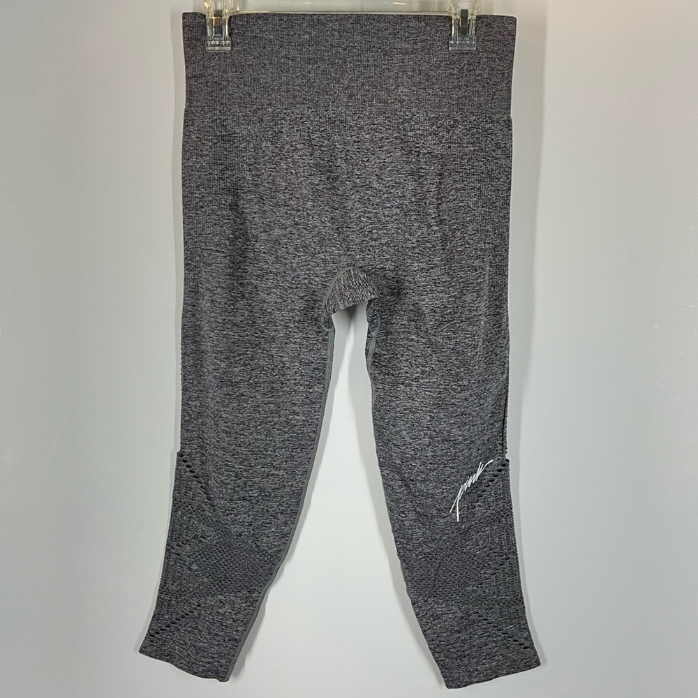 PINK Victoria’s Secret Gray Seamless Mesh Capris Legging (NO‎ SIZE TAG)